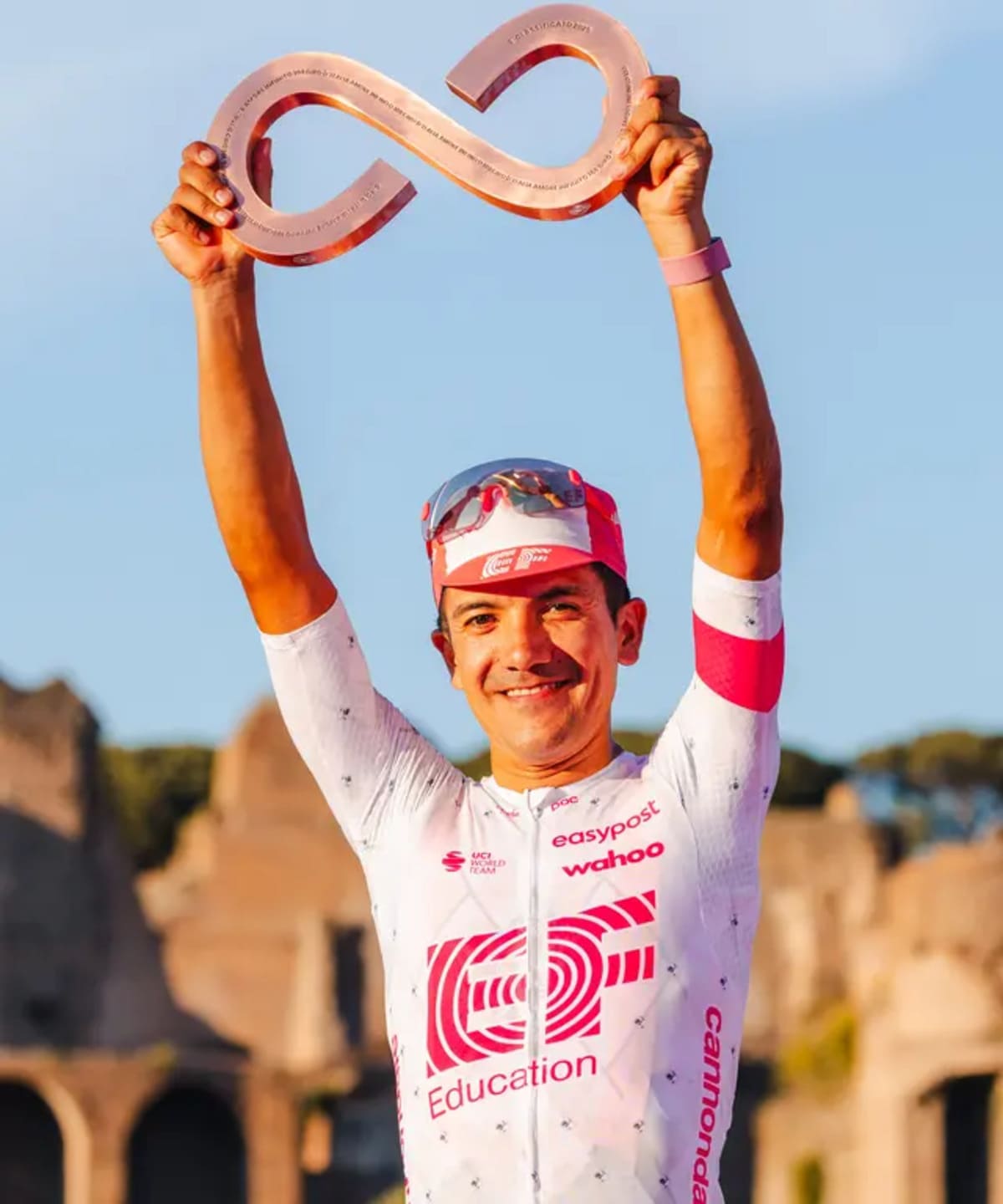 Richard Carapaz termine le Giro d'Italia sur le podium